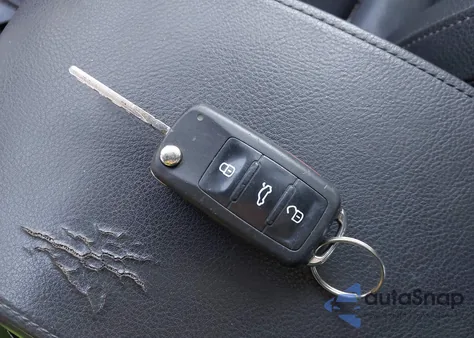 2017 Volkswagen Tiguan 2.0T Wolfsburg Edition z USA, uszkodzony, nr VIN WVGSV7AX9HW512486